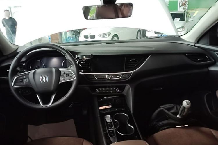 Used Buick Regal 2024 28T Luxury Edition Center Console