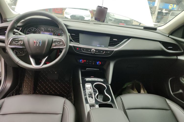 Used Buick Regal 2024 25T Deluxe Edition Center Console