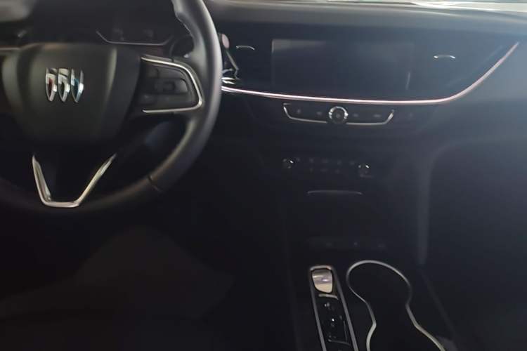 Used Buick Regal 2024 25T Deluxe Edition Center Console