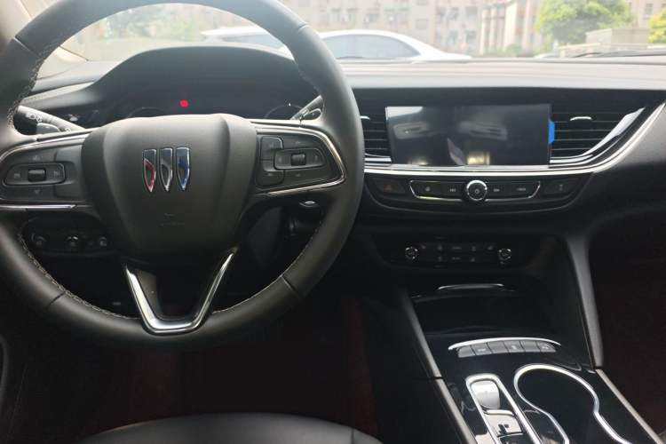 Used Buick Regal 2024 28T Luxury Edition Center Console