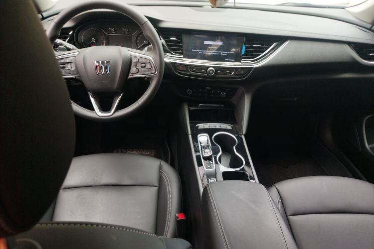 Used Buick Regal 2024 Revised 25T Ultra-Comfort Edition Center Console