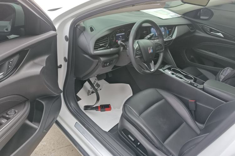Used Buick Regal 2024 25T Deluxe Edition Driver Seat