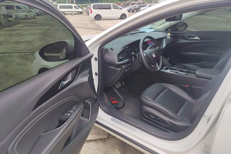 Used Buick Regal 2024 25T Deluxe Edition Driver Seat