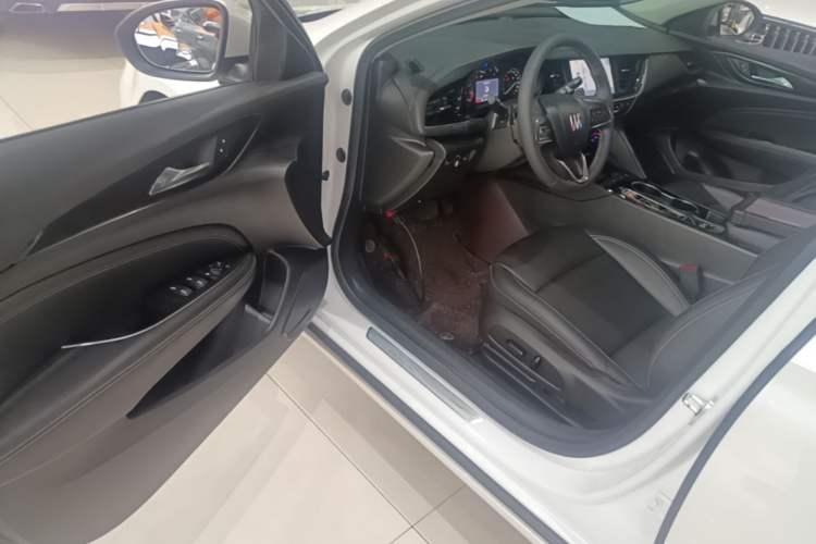 Used Buick Regal 2024 25T Deluxe Edition Driver Seat