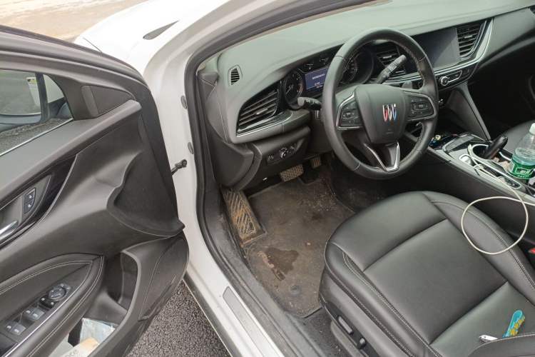 Used Buick Regal 2024 25T Deluxe Edition Driver Seat