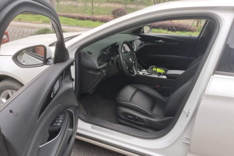Used Buick Regal 2024 25T Deluxe Edition Driver Seat