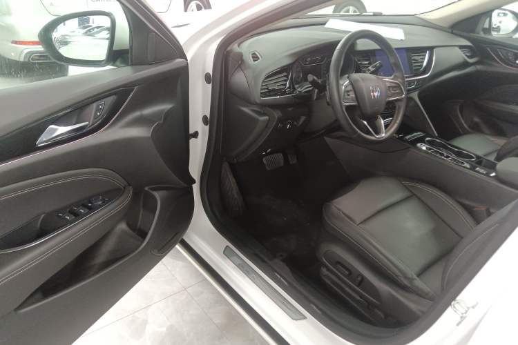 Used Buick Regal 2024 25T Deluxe Edition Driver Seat