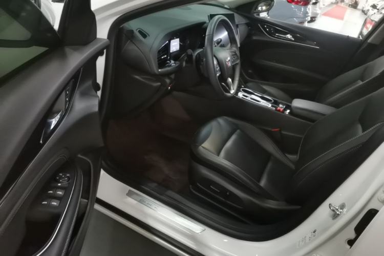 Used Buick Regal 2024 25T Deluxe Edition Driver Seat
