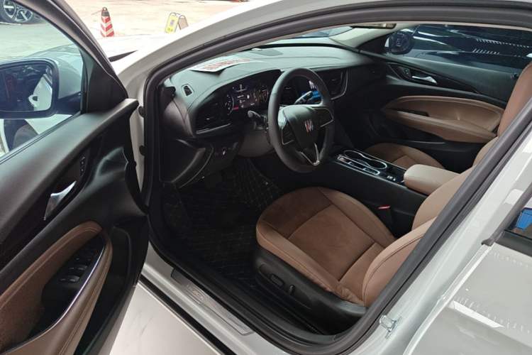 Used Buick Regal 2024 28T Luxury Edition Driver Seat