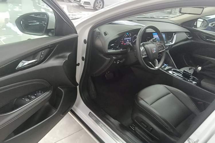 Used Buick Regal 2024 25T Deluxe Edition Driver Seat