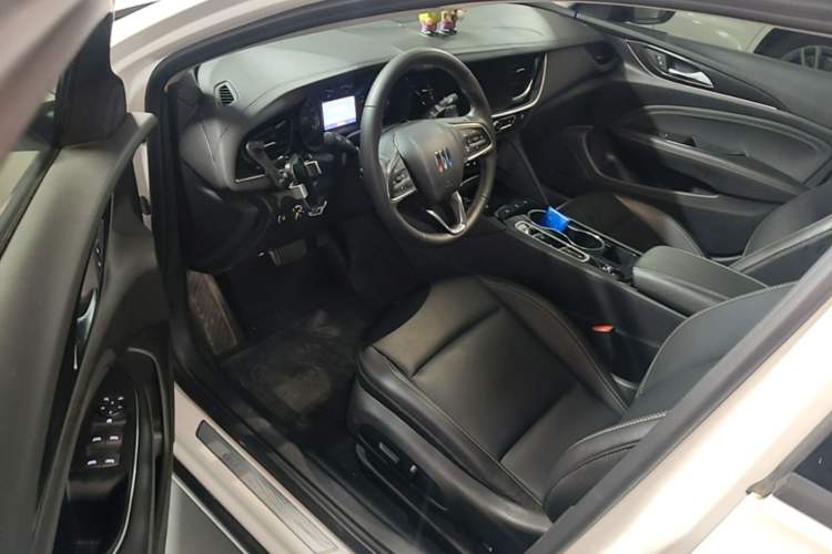 Used Buick Regal 2024 25T Deluxe Edition Driver Seat