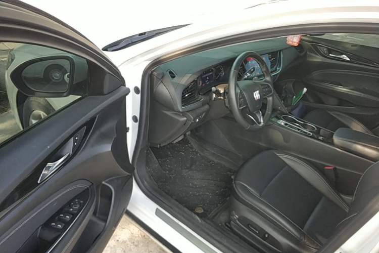 Used Buick Regal 2024 25T Deluxe Edition Driver Seat