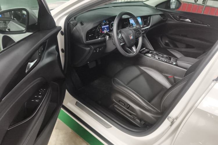 Used Buick Regal 2024 25T Deluxe Edition Driver Seat