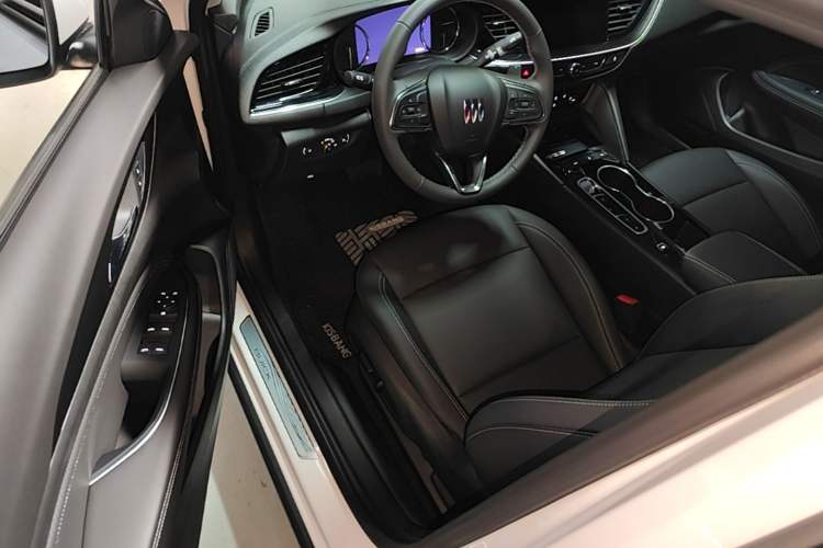 Used Buick Regal 2024 28T Luxury Edition Driver Seat