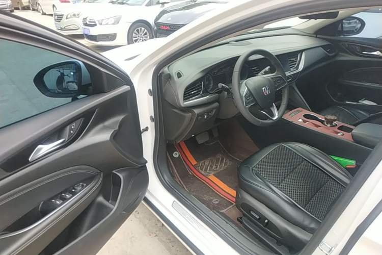 Used Buick Regal 2024 25T Deluxe Edition Driver Seat