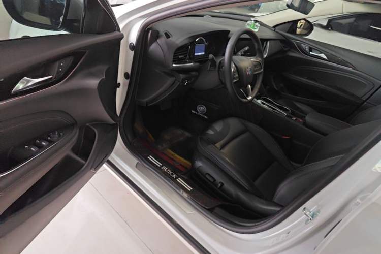 Used Buick Regal 2024 25T Deluxe Edition Driver Seat