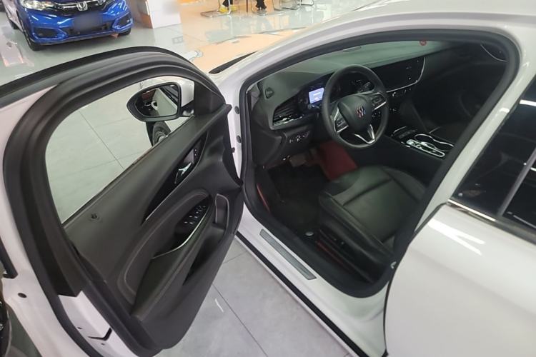 Used Buick Regal 2024 25T Deluxe Edition Driver Seat