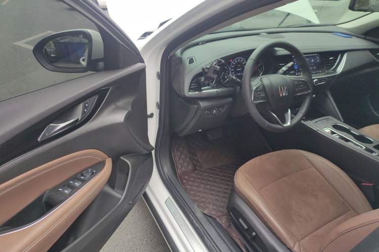 Used Buick Regal 2024 28T Luxury Edition Driver Seat