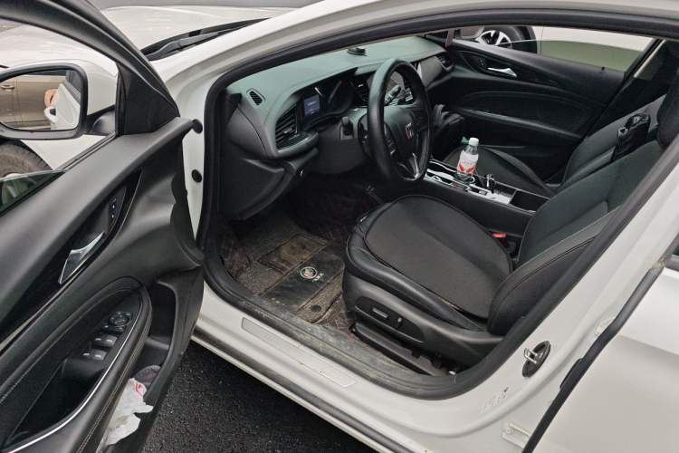 Used Buick Regal 2024 25T Deluxe Edition Driver Seat