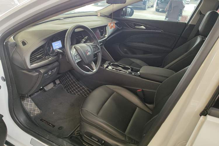 Used Buick Regal 2024 25T Deluxe Edition Driver Seat