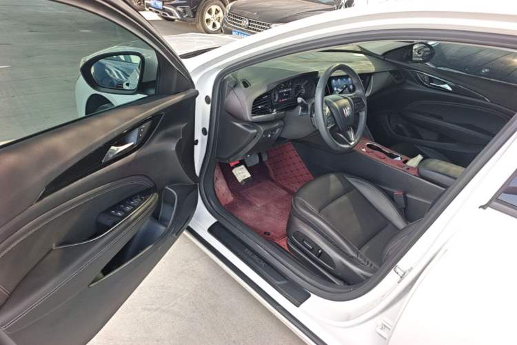 Used Buick Regal 2024 25T Deluxe Edition Driver Seat