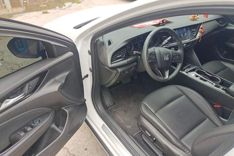 Used Buick Regal 2024 25T Deluxe Edition Driver Seat