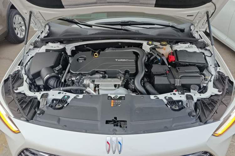 Used Buick Regal 2024 25T Deluxe Edition Engine Bay