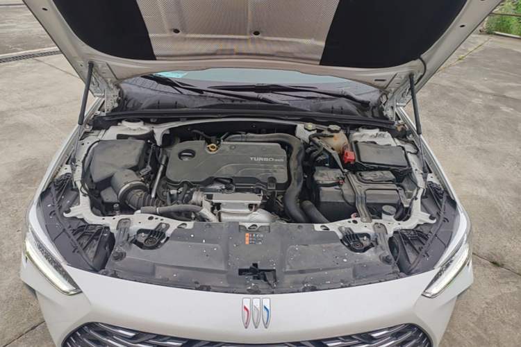 Used Buick Regal 2024 25T Deluxe Edition Engine Bay