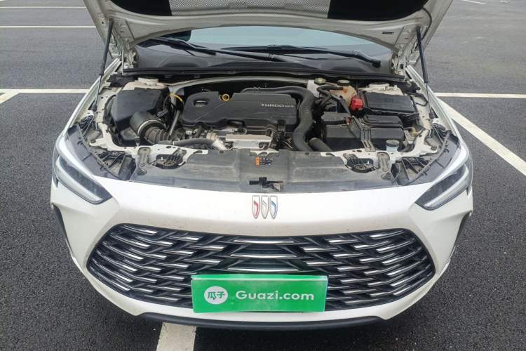 Used Buick Regal 2024 25T Deluxe Edition Engine Bay