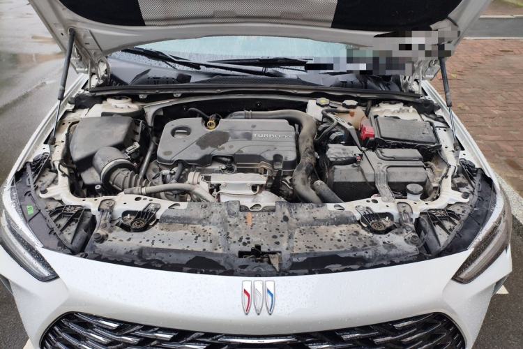 Used Buick Regal 2024 25T Deluxe Edition Engine Bay