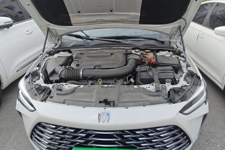 Used Buick Regal 2024 28T Luxury Edition Engine Bay