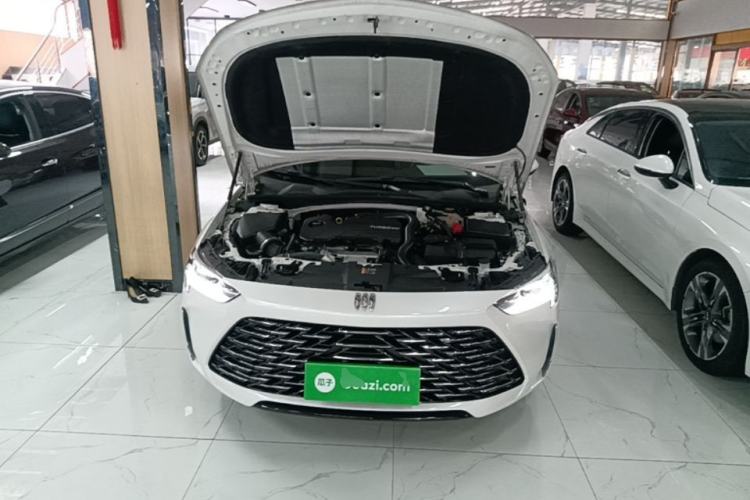 Used Buick Regal 2024 25T Deluxe Edition Engine Bay
