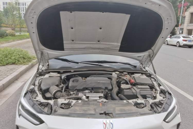 Used Buick Regal 2024 25T Deluxe Edition Engine Bay