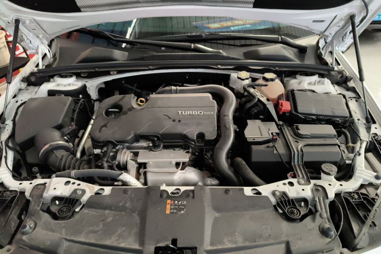 Used Buick Regal 2024 25T Deluxe Edition Engine Bay