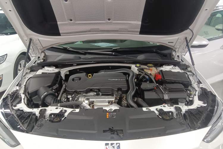 Used Buick Regal 2024 25T Deluxe Edition Engine Bay