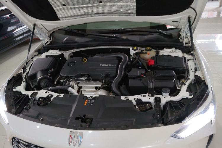 Used Buick Regal 2024 25T Deluxe Edition Engine Bay