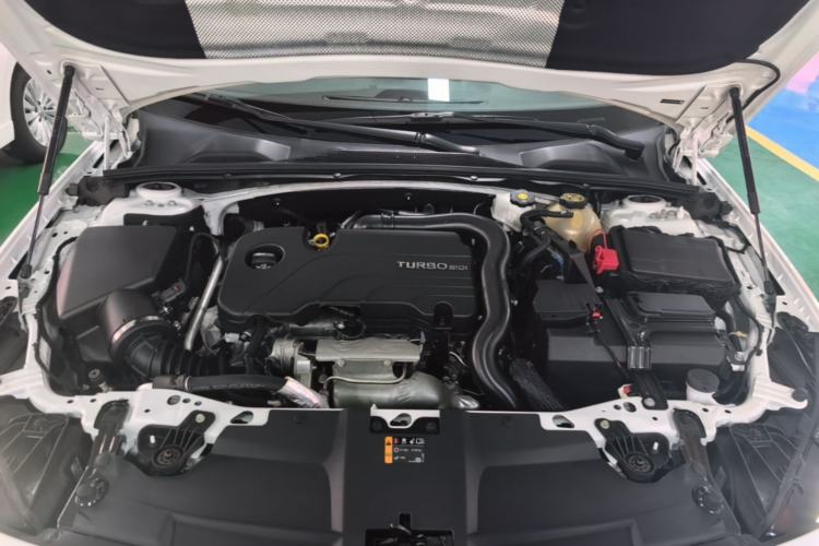 Used Buick Regal 2024 25T Deluxe Edition Engine Bay