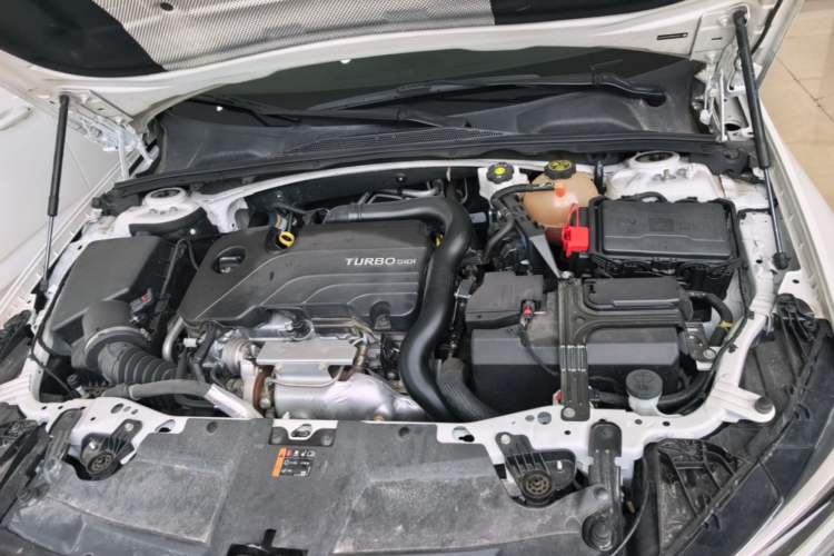 Used Buick Regal 2024 25T Deluxe Edition Engine Bay