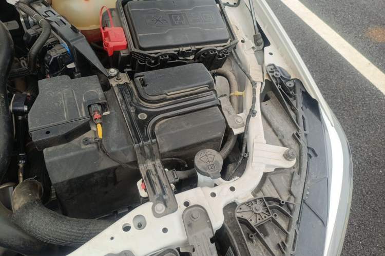 Used Buick Regal 2024 25T Deluxe Edition Engine Bay Left