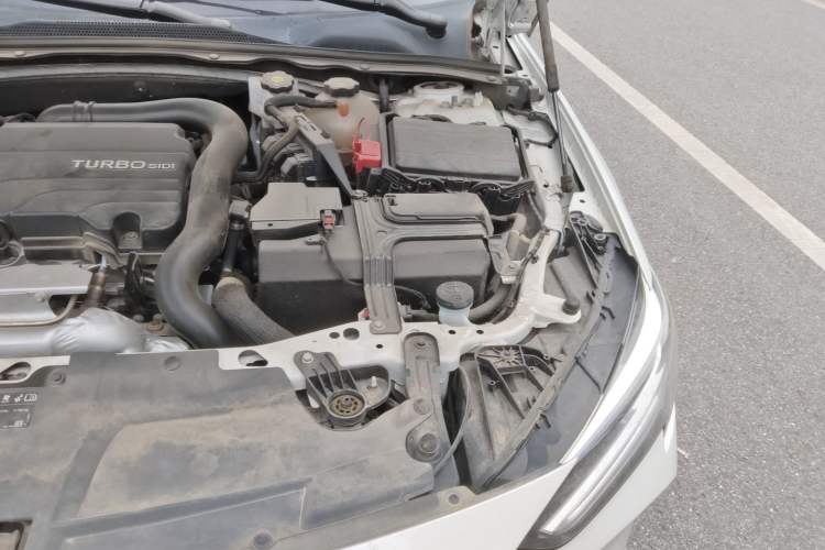 Used Buick Regal 2024 25T Deluxe Edition Engine Bay Left