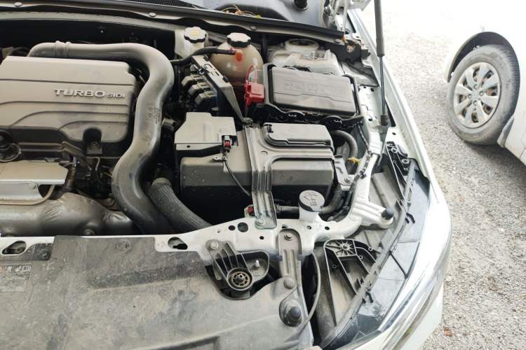 Used Buick Regal 2024 25T Deluxe Edition Engine Bay Left