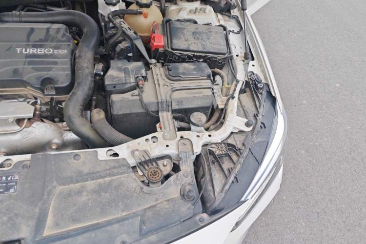 Used Buick Regal 2024 25T Deluxe Edition Engine Bay Left