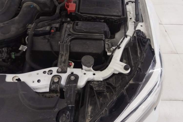 Used Buick Regal 2024 28T Luxury Edition Engine Bay Left