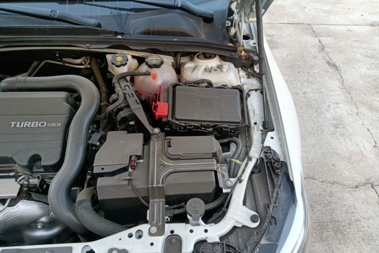 Used Buick Regal 2024 Revised 25T Ultra-Comfort Edition Engine Bay Left
