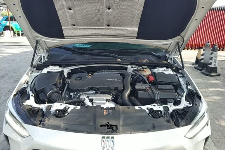 Used Buick Regal 2024 25T Deluxe Edition Engine Bay
