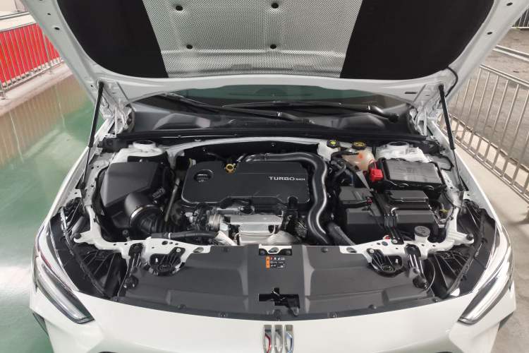 Used Buick Regal 2024 25T Deluxe Edition Engine Bay