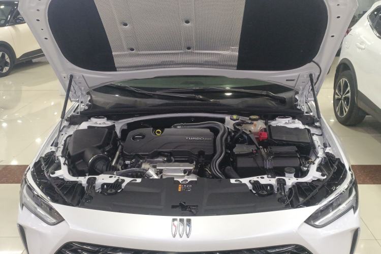 Used Buick Regal 2024 25T Deluxe Edition Engine Bay