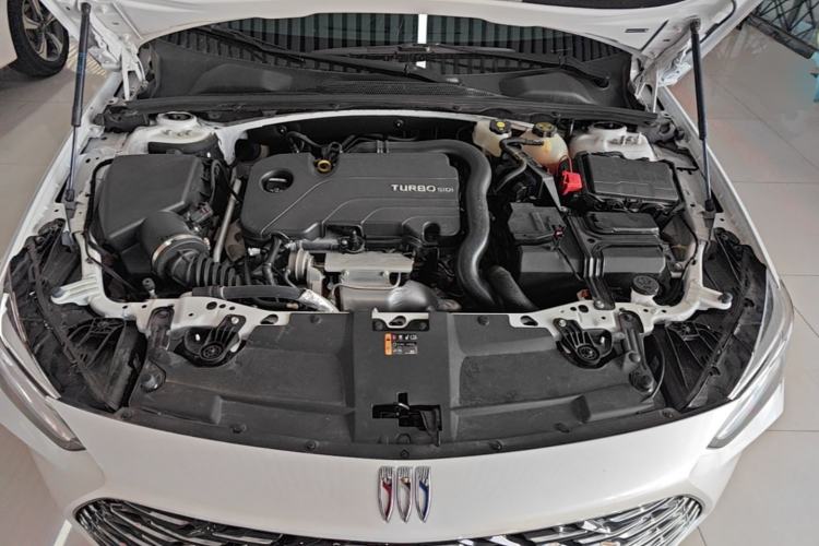 Used Buick Regal 2024 25T Deluxe Edition Engine Bay