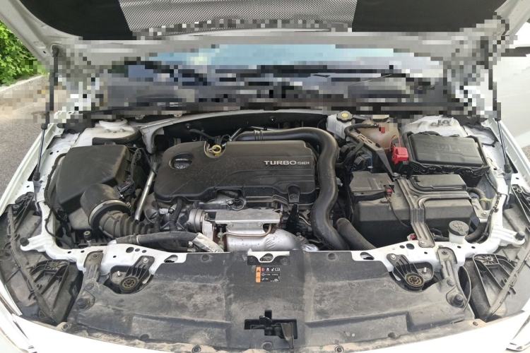 Used Buick Regal 2024 25T Deluxe Edition Engine Bay