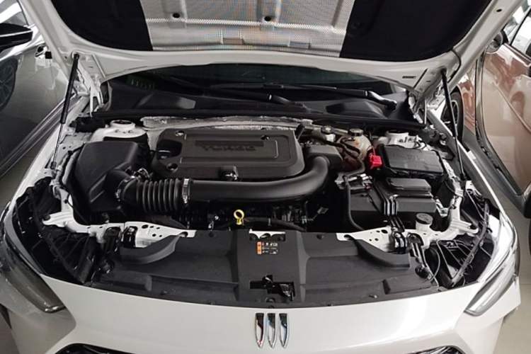 Used Buick Regal 2024 28T Luxury Edition Engine Bay
